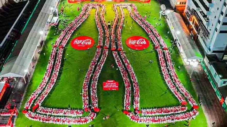 Coca-Cola Vietnam sets world record for most crowded Lunar New Year dining table